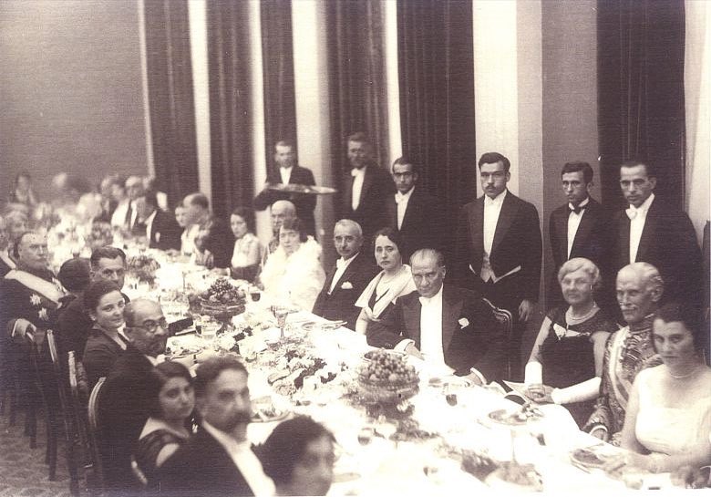 ATATÜRK NEDEN SOFRADA BILDIRCIN ETİ GÖRMEK İSTEMEDİ?