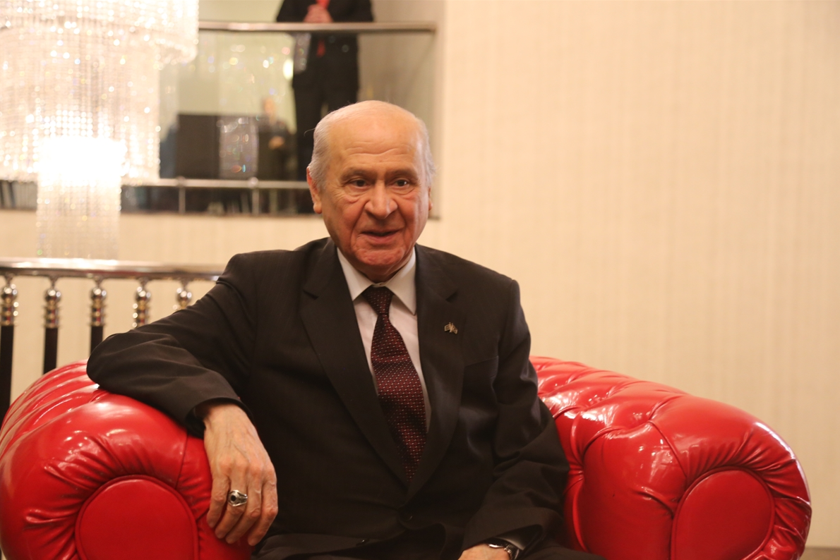 BAHÇELİ KOLTUĞU BIRAKIYOR İŞTE MHP'NİN BAŞINA GEÇECEK YENİ İSİM