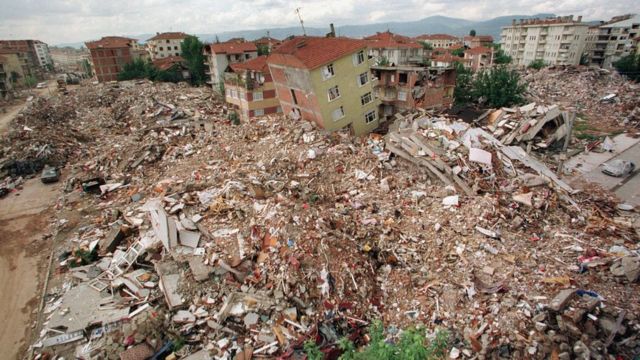 BEŞİK GİBİ SALLANDIK AKDENİZ'DE BÜYÜK DEPREM