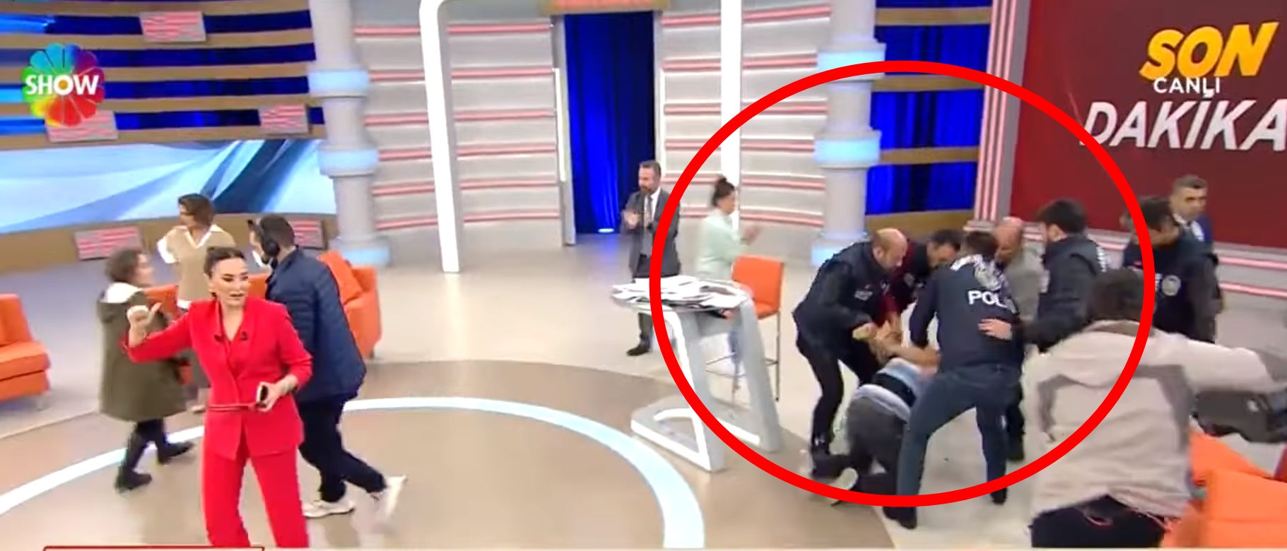 DİDEM ARSLAN YILMAZ'IN VAZGEÇME PROGRAMINDA STÜDYOYU POLİSLER BASTI