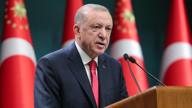 ERDOĞAN YERİNE GEÇECEK İSMİ AÇIKLADI