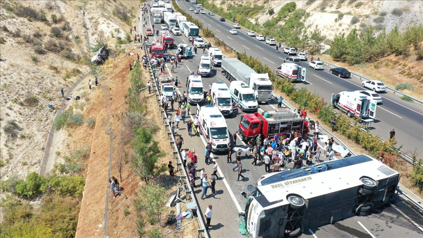 GAZİANTEP'TE 16 KİŞİNİN FECİ ŞEKİLDE ÖLMESİNE SEBEP OLAN OTOBÜS BAKIN NEDEN DEVRİLMİŞ