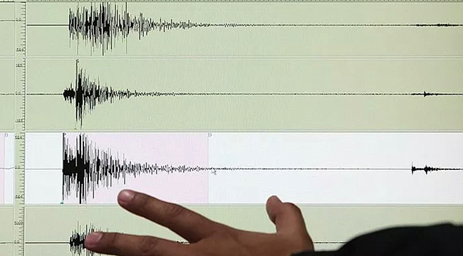 GECE YARISI İZMİRDE BÜYÜK DEPREM BÜYÜKLÜĞÜ