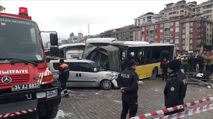 İSTANBUL'DA ÇOK BÜYÜK KAZA AMBULANS YETİŞMİYOR