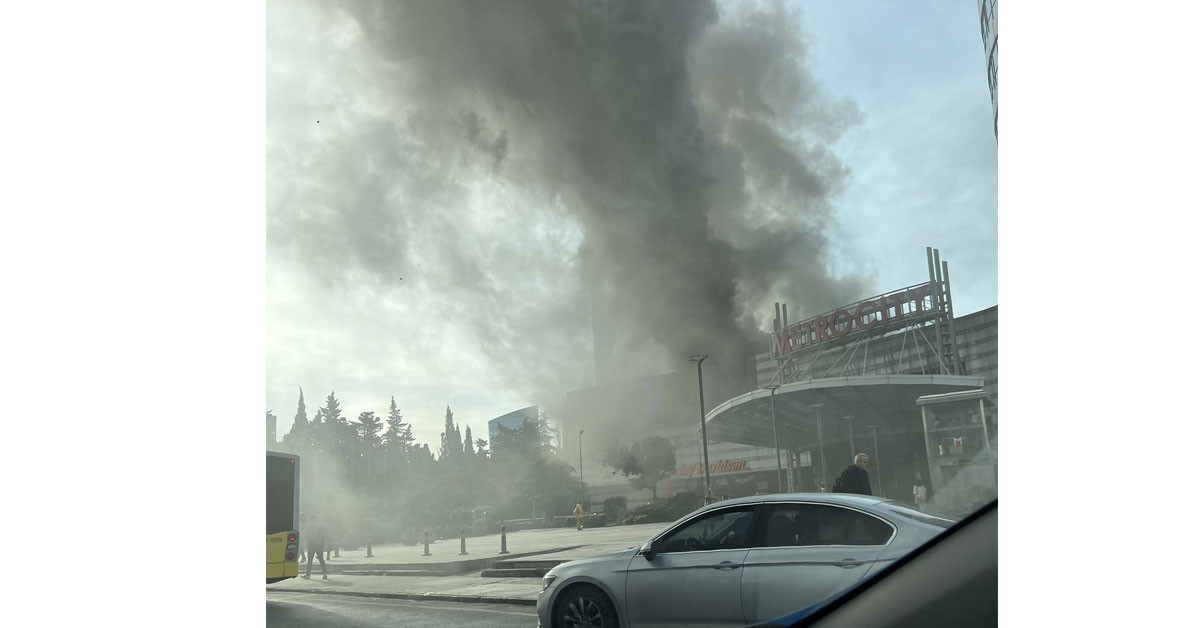 İSTANBUL'DA FE-LA-KET!ALIŞVERİŞ MERKEZİ BİR ANDA..