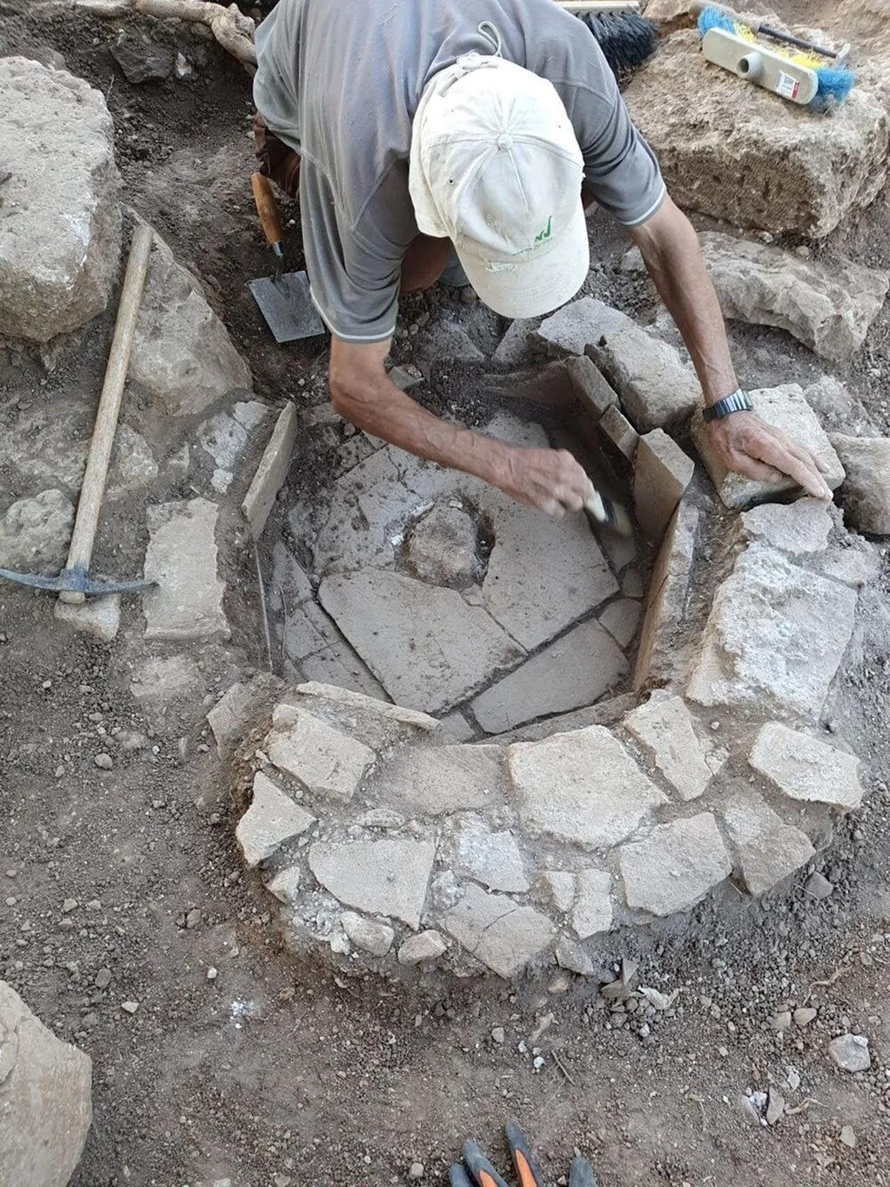 MÜSLÜMANLARDAN SAKLANAN DUVARIN İÇİNDEN BAKIN NE ÇIKTI