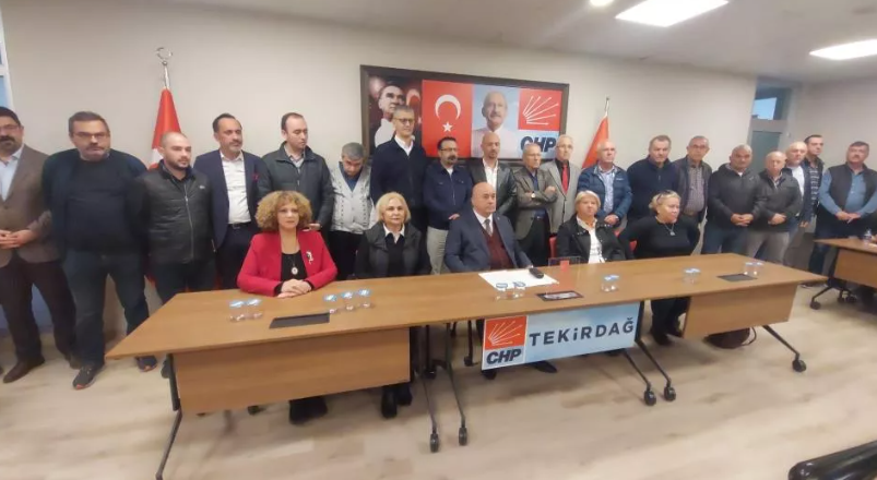 SON DAKİKA.. CHP'DE ÜST DÜZEY İSTİFA S/KANDALI!