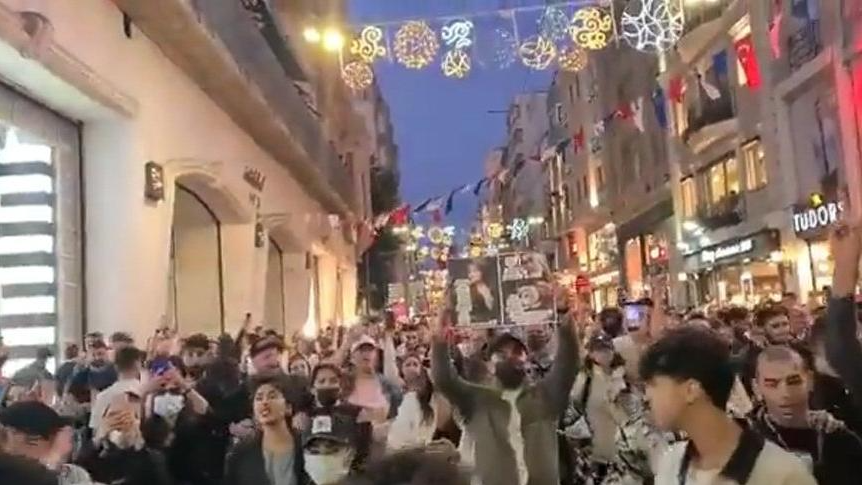 TAKSİM'DE PROTESTO GÖZALTILAR VAR